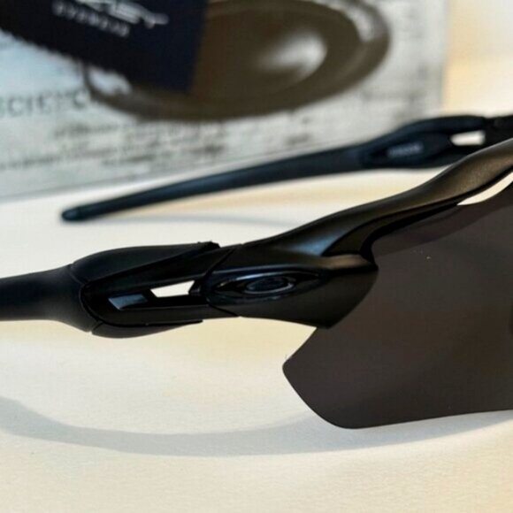 NEW Oakley Radar EV PRIZM Polarized OO9208 Black Frame - Picture 2 of 9